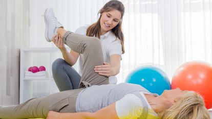 A physiotherapist trains a patient.