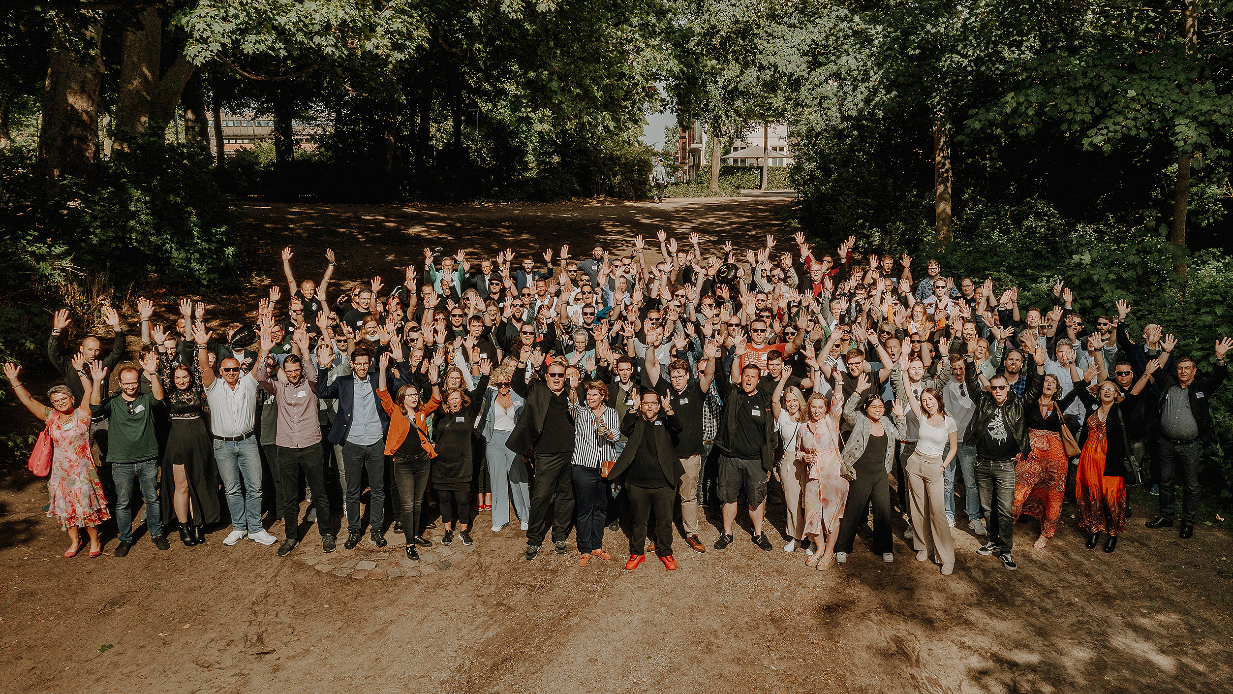 Securepoint setzt auf seine Mitarbeiterinnen und Mitarbeiter. Gruppenbild der Securepoint Mitarbeiter von der Firmenfeier 2022