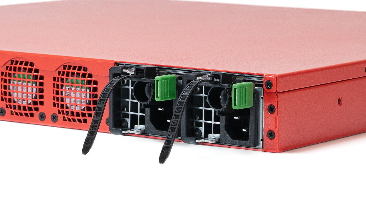Redundante Netzgeräte für mehr Sicherheit Zwei eingebaute Netzgeräte der RC400R G6 UTM-Firewall