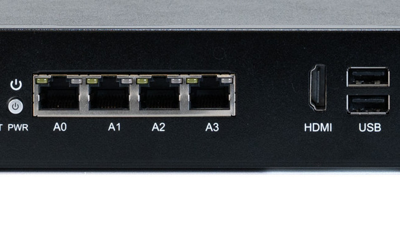Securepoint Black Dwarf Pro G5 - Rückansicht Rückansicht der Securepoint Black Dwarf Pro G5 UTM-Firewall