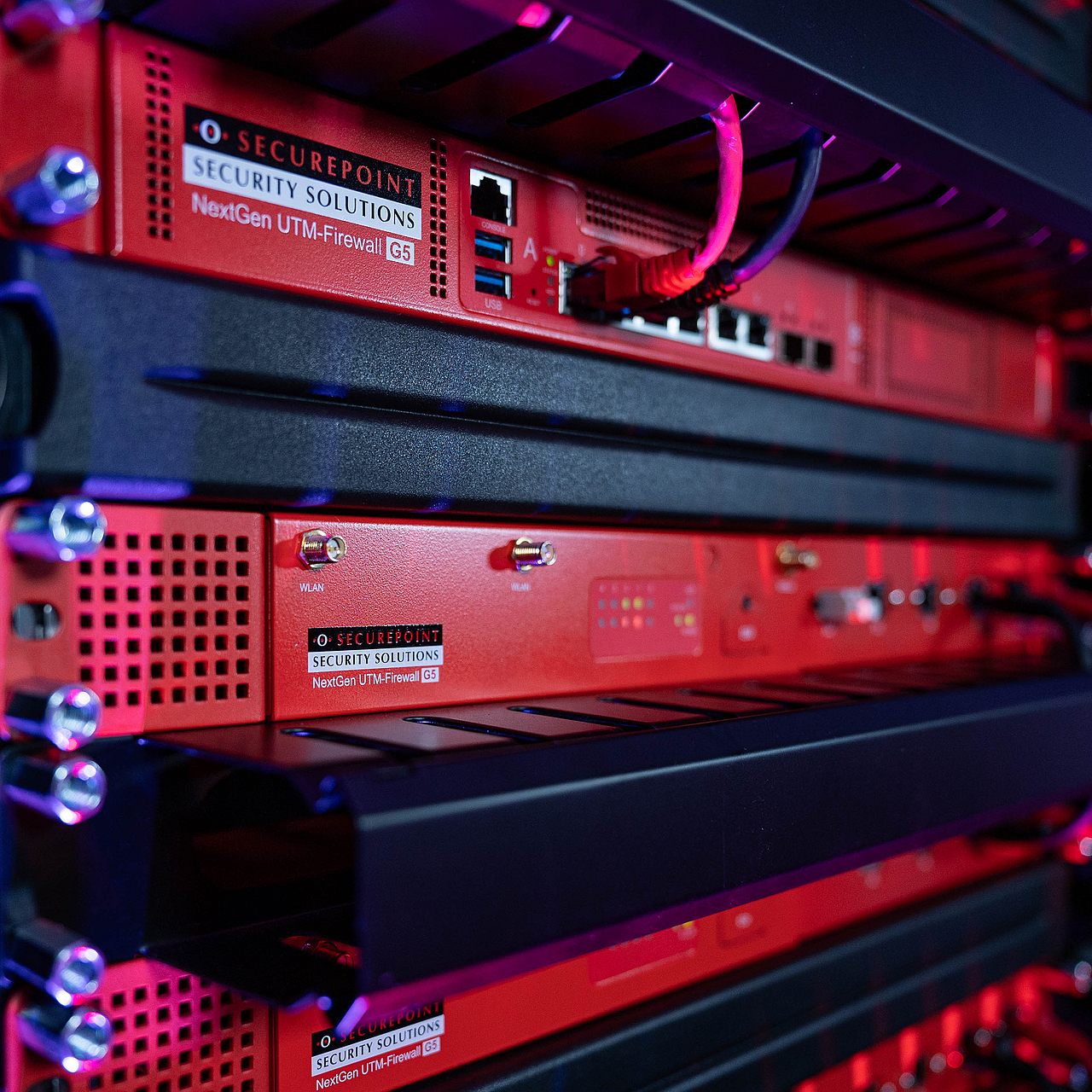 Securepoint firewalls in the server cabinet Securepoint firewalls in the server cabinet