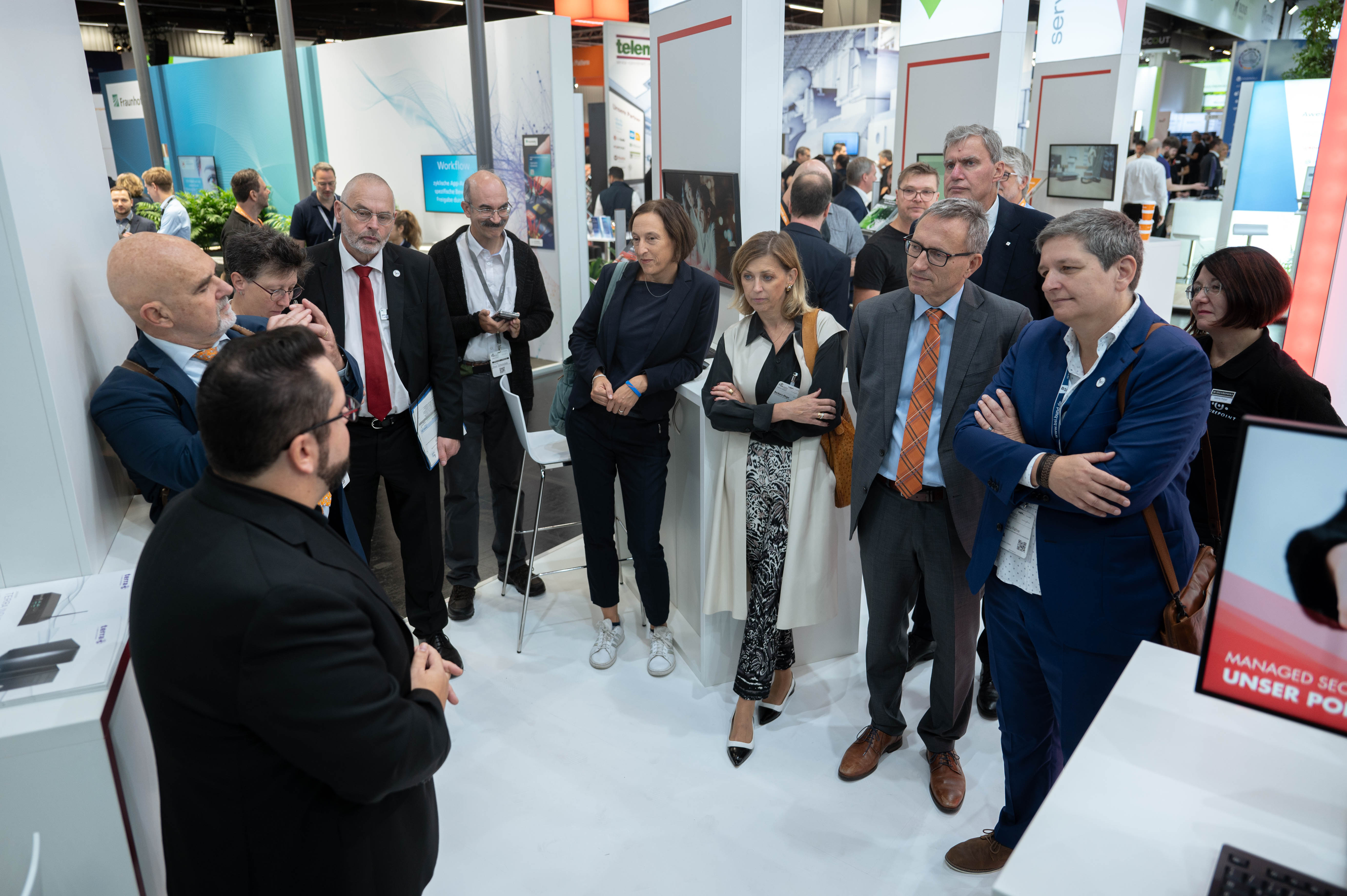 René Hofmann im Gespräch mit Claudia Plattner, Dr. Markus Richter und Udo Littke Securepoint auf der it-sa 2023