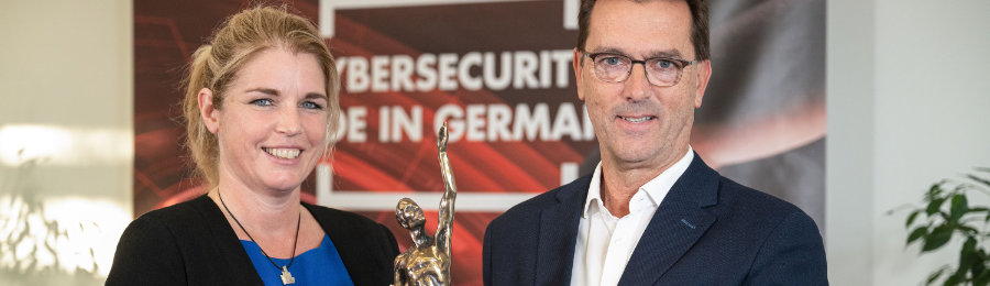 Lüneburgs Oberbürgermeisterin Claudia Kalisch und Securepoints CEO Hans Szymanski